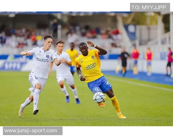 尼奥尔主场迎战兰斯争夺三分双方全力以赴力争胜利